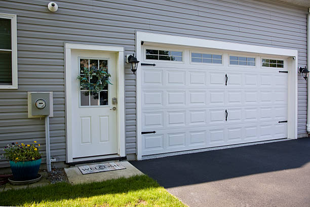 24/7 Emergency Garage Door Panel Replacement experts in Rockdale, TX